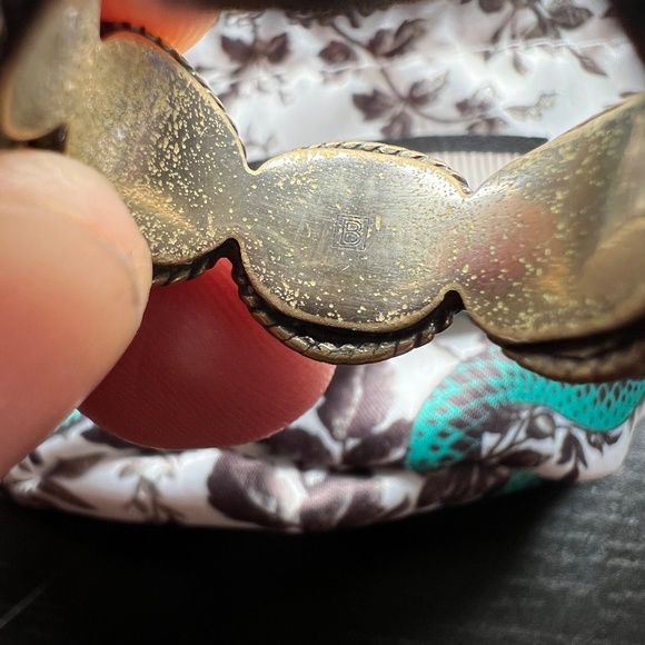 Gucci - Green Crystal/GG Logo Emblem Ring with a Missing Stone - 10.25 - Picture 5 of 8